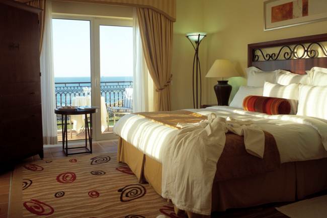 Golf holidays Lisbon, Portugal: Praia D El Rey Marriott Golf  Beach Resort Obidos bedroom suite