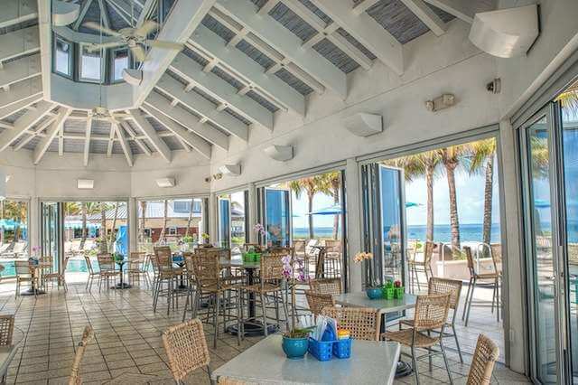 Bar piscine de l'Hôtel Naples Beach & Golf Club