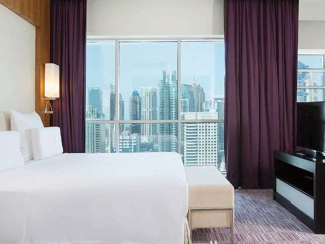 Chambre du Pullman Dubai Jumeirah Lakes Towers