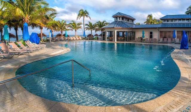 Grande piscine de l'Hôtel Naples Beach & Golf Club