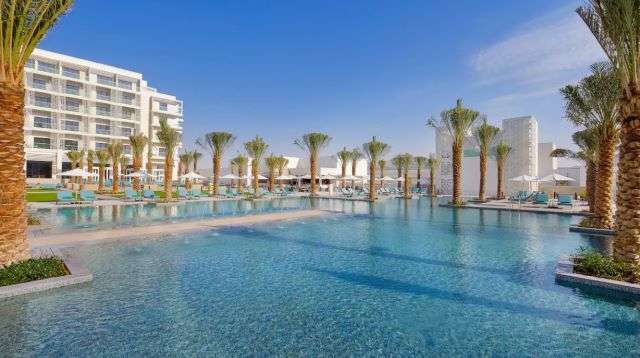 Piscine de l'Hilton Abu Dhabi Yas Island