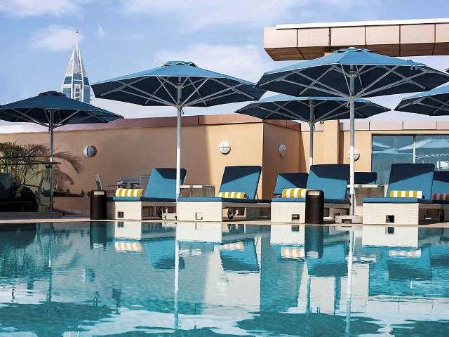 Piscine du Pullman Dubai Jumeirah Lakes Towers