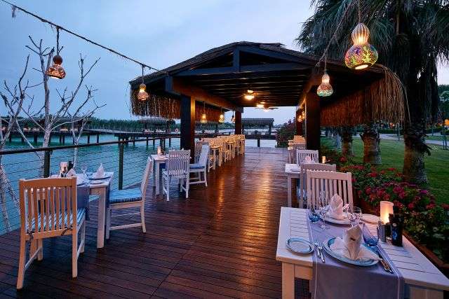 Restaurant Riverlanding du Gloria Serenity Resort